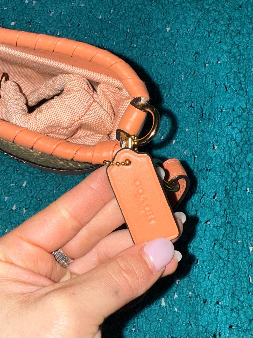 Coach woven straw bucket bag light coral leather - Picture 11 of 11
